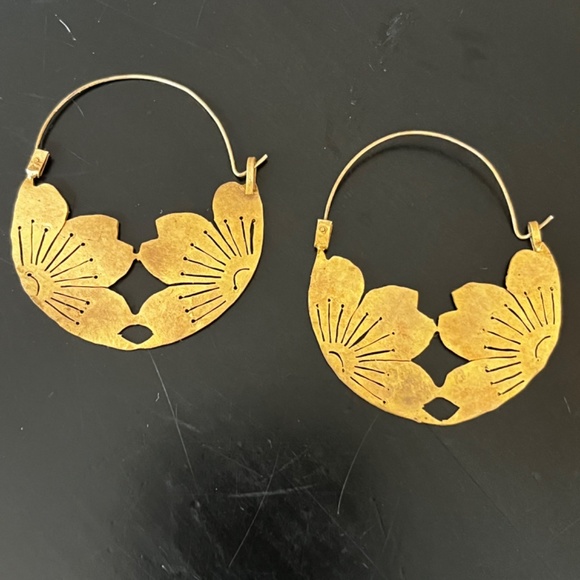Gold/Brass Earrings - Picture 3 of 5